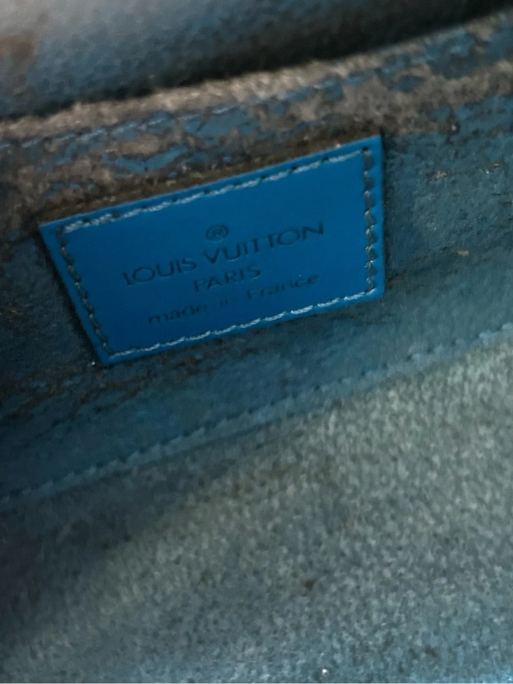 Louis Vuitton compact louis